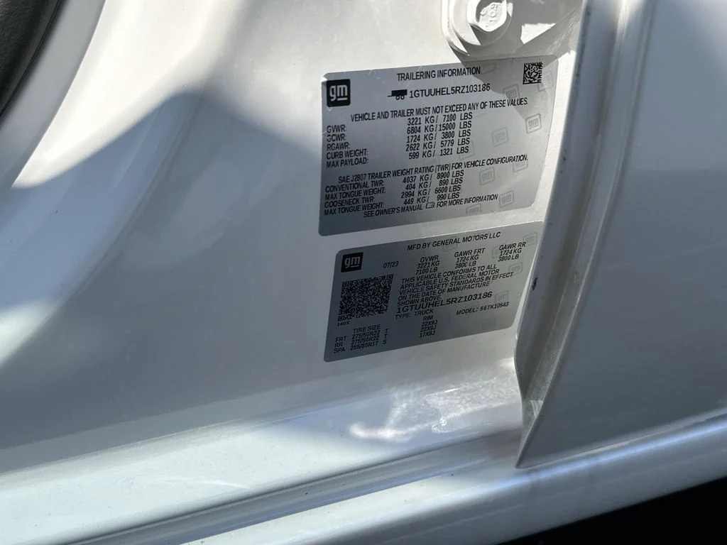 Used 2024 White GMC Denali Ultimate image 26