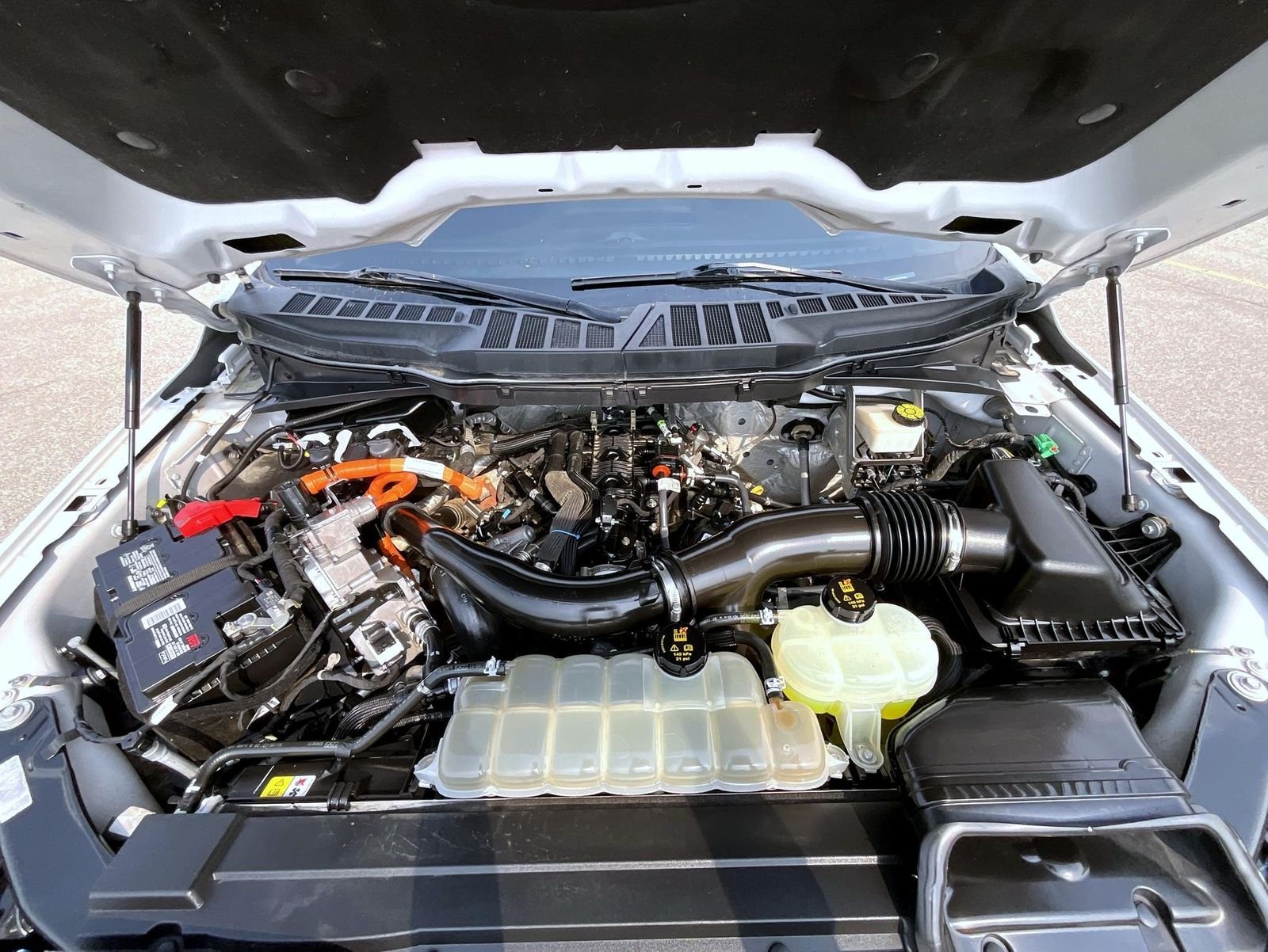 Used 2021 White Ford Lariat image 27