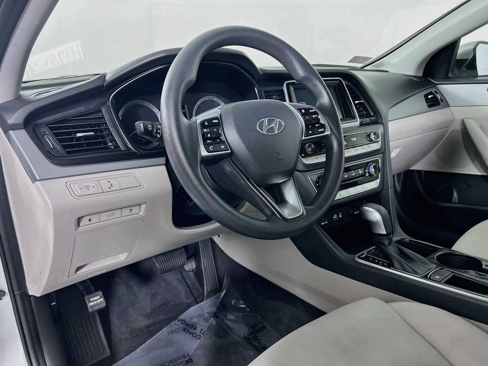 Used 2018 Symphony Silver Hyundai SE image 9
