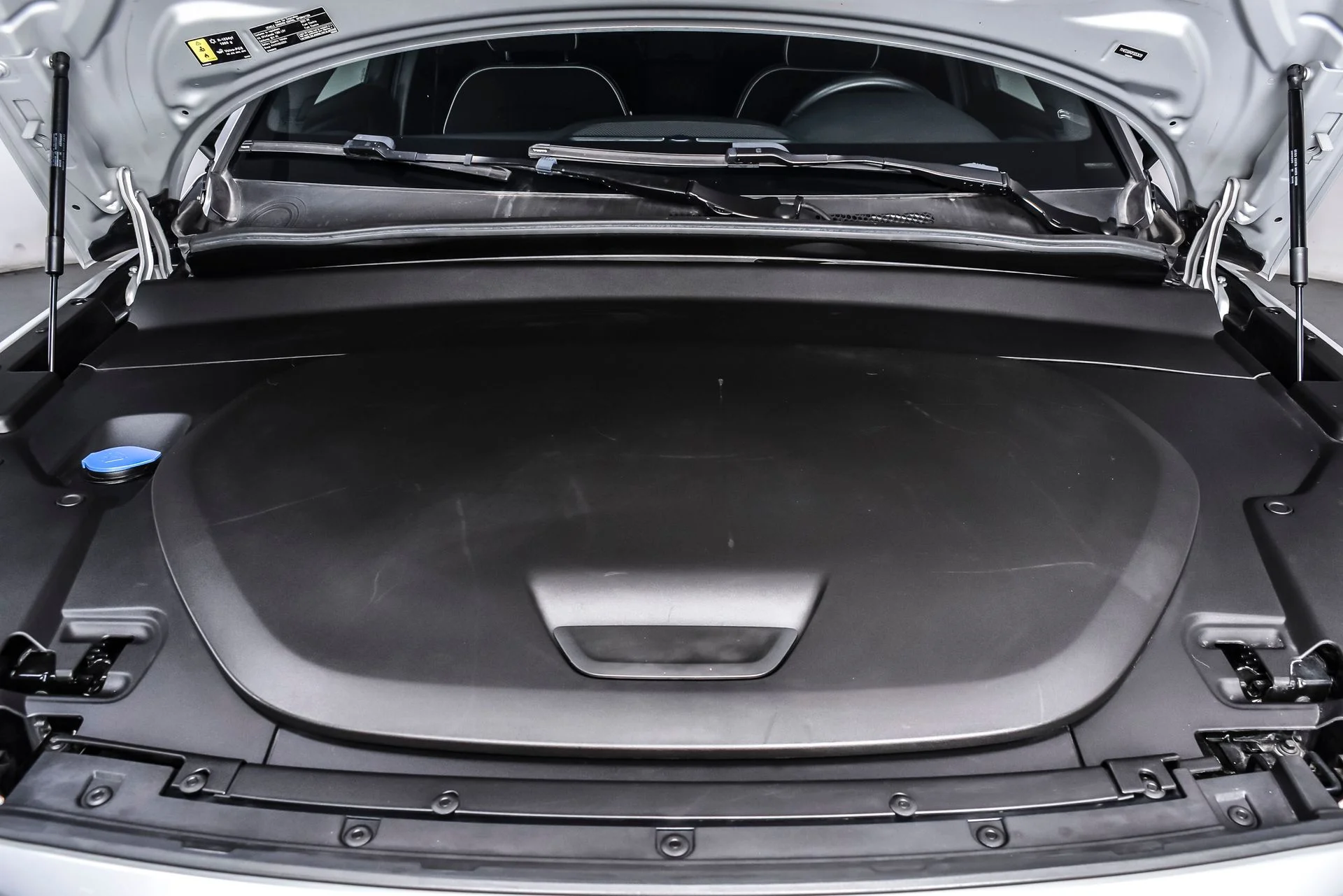 Used 2023 Silver Volvo Ultimate image 9