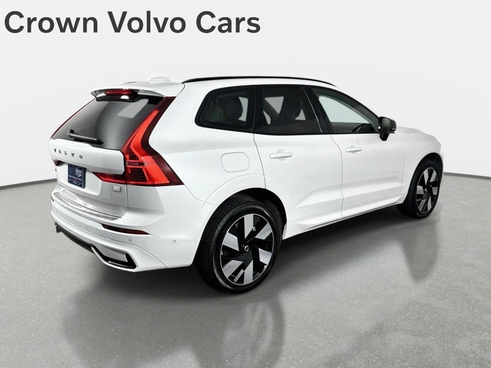 Used 2024 Crystal White Volvo Ultimate Dark Theme image 5