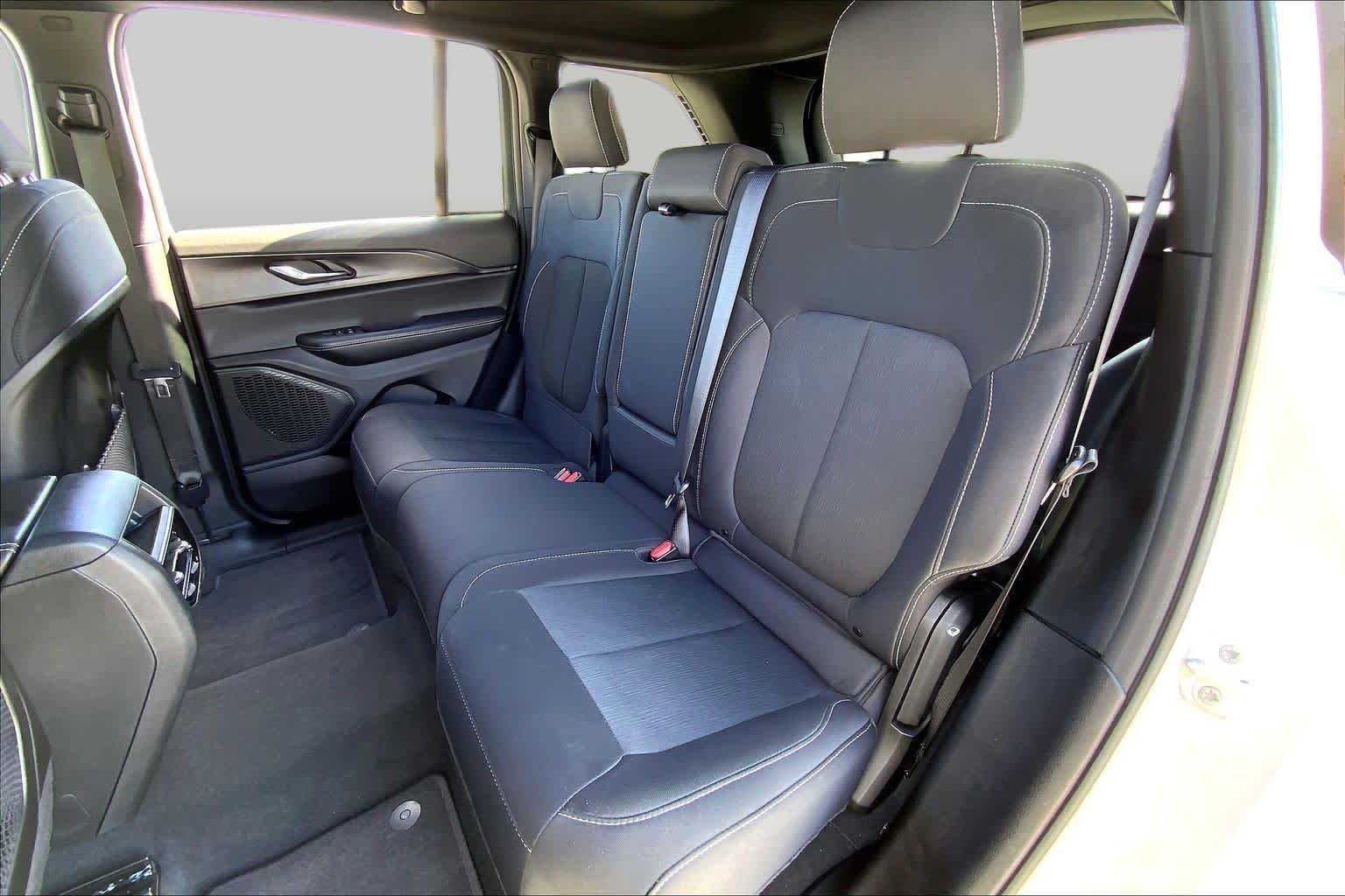 Used 2025 Silver Zynith Jeep Laredo image 20
