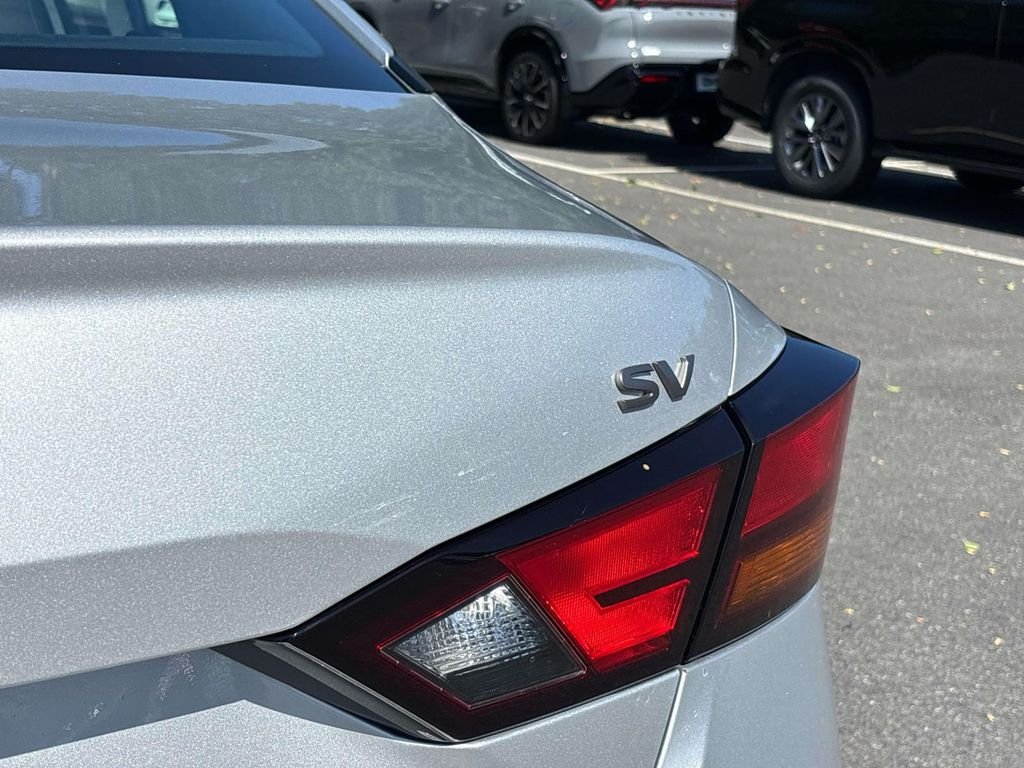 Used 2024 Silver Nissan 2.5 SV image 32