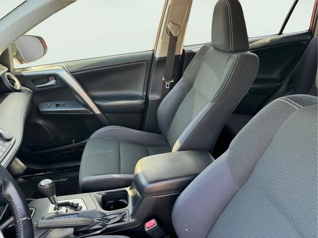 Used 2016 Red Toyota XLE image 7