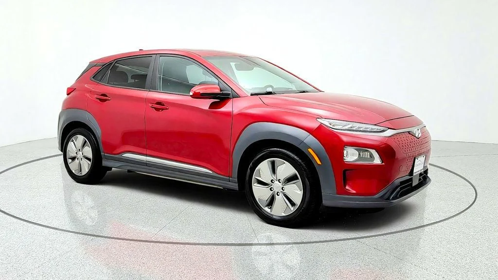 Used 2021 Pulse Red Hyundai Ultimate FWD image 3