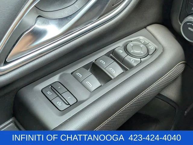 Used 2022 Black GMC SLT image 30