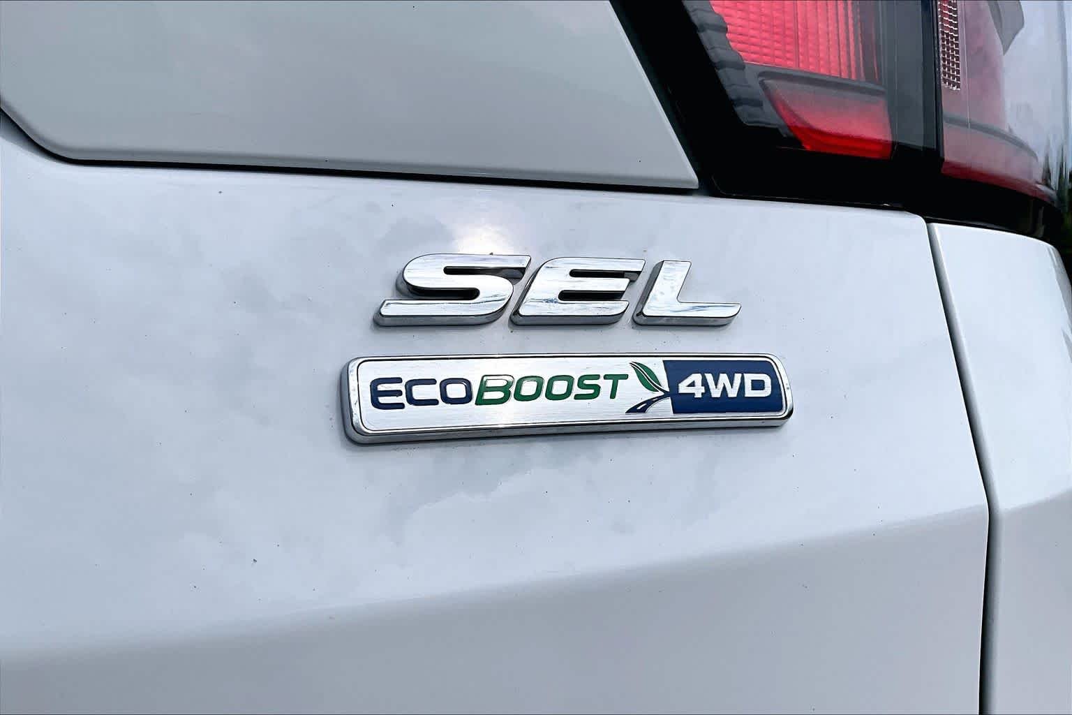 Used 2018 Oxford White Ford SEL image 10