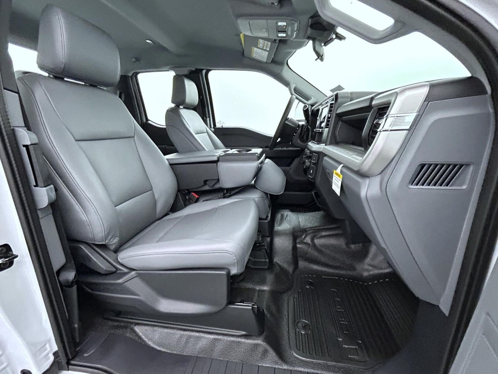 New 2026 Oxford White Ford XL image 15