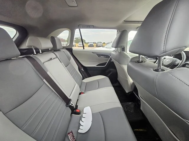Used 2025 Wind Chill Pearl Toyota XLE Premium image 19