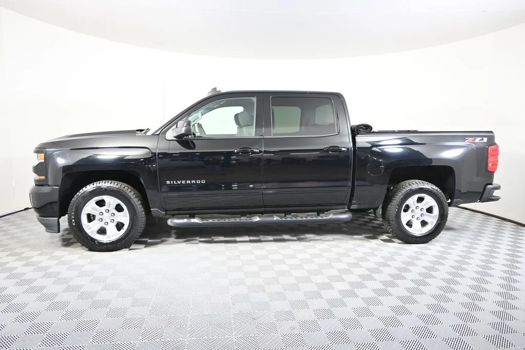 Used 2018 Chevrolet Silverado 1500 LT Z71 with VIN 3GCUKRECXJG308583 for sale in Forest Lake, Minnesota
