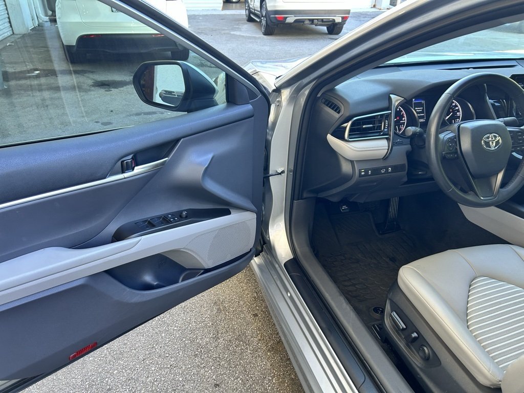 2023 Toyota Camry SE photo 4
