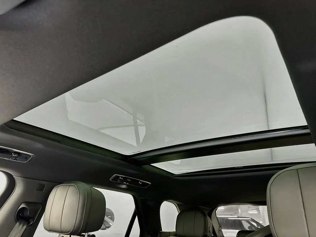 New 2026 Fuji White Land Rover Dynamic SE image 22