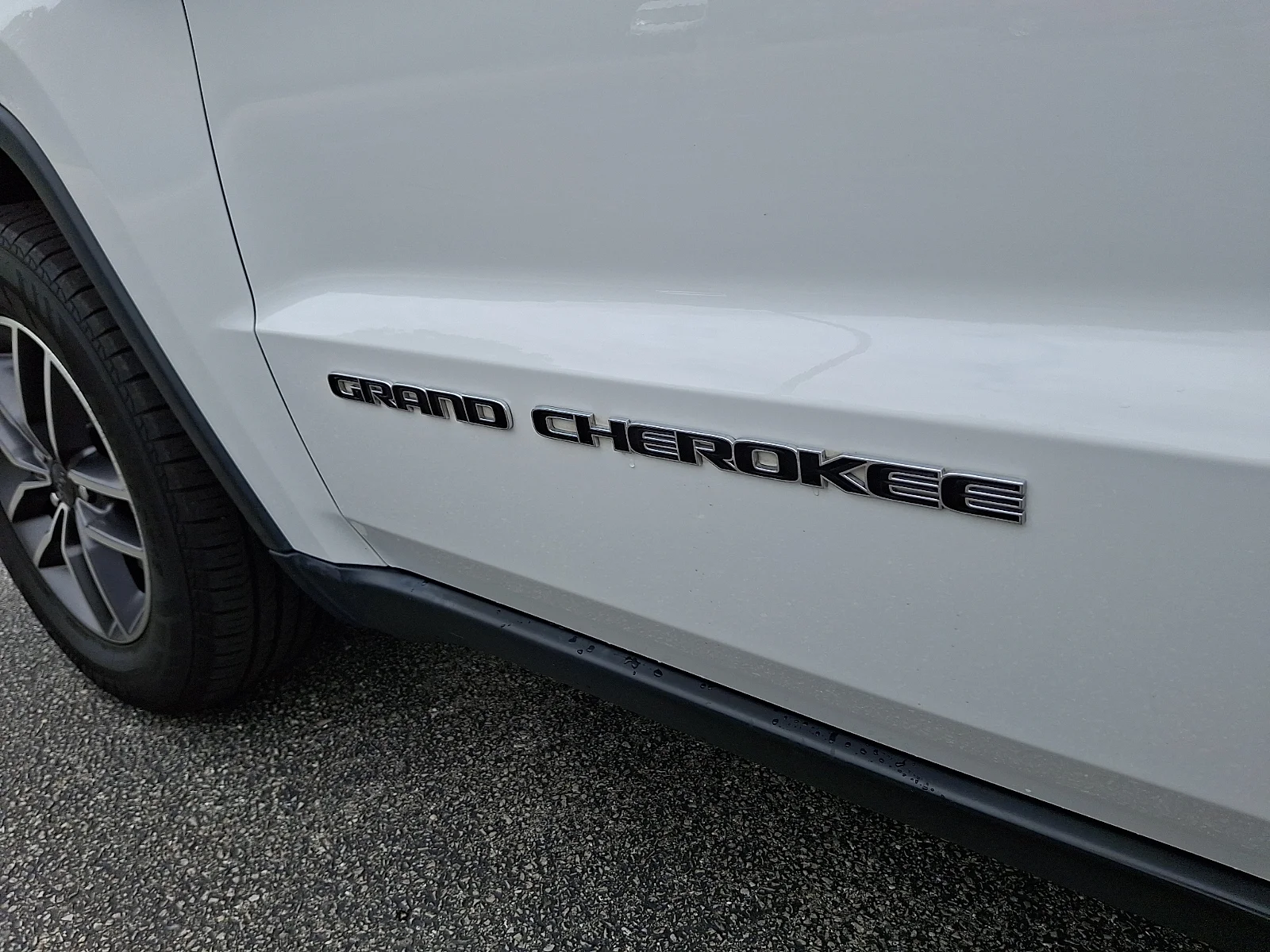 Certified Used 2020 White Jeep Laredo image 32