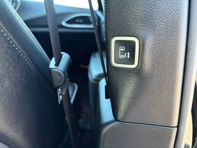 Used 2021 Black Chrysler Limited AWD image 21