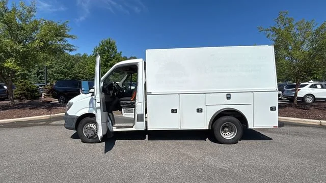 Used 2018 White Mercedes-Benz NA image 14