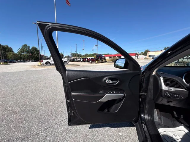 Used 2018 Black Jeep Trailhawk image 10