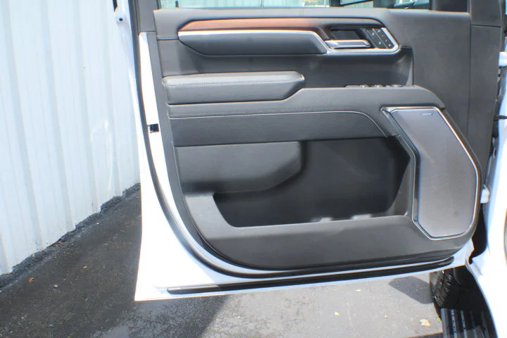 Certified Used 2025 White Frost Tricoat GMC Denali image 6