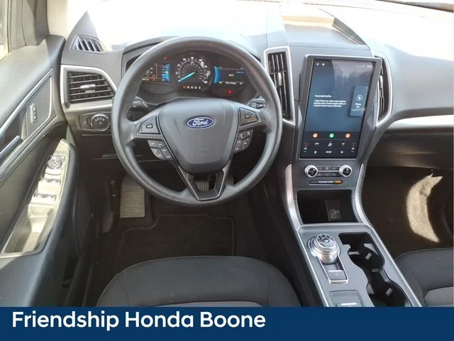 Used 2022 Black Ford SE image 18