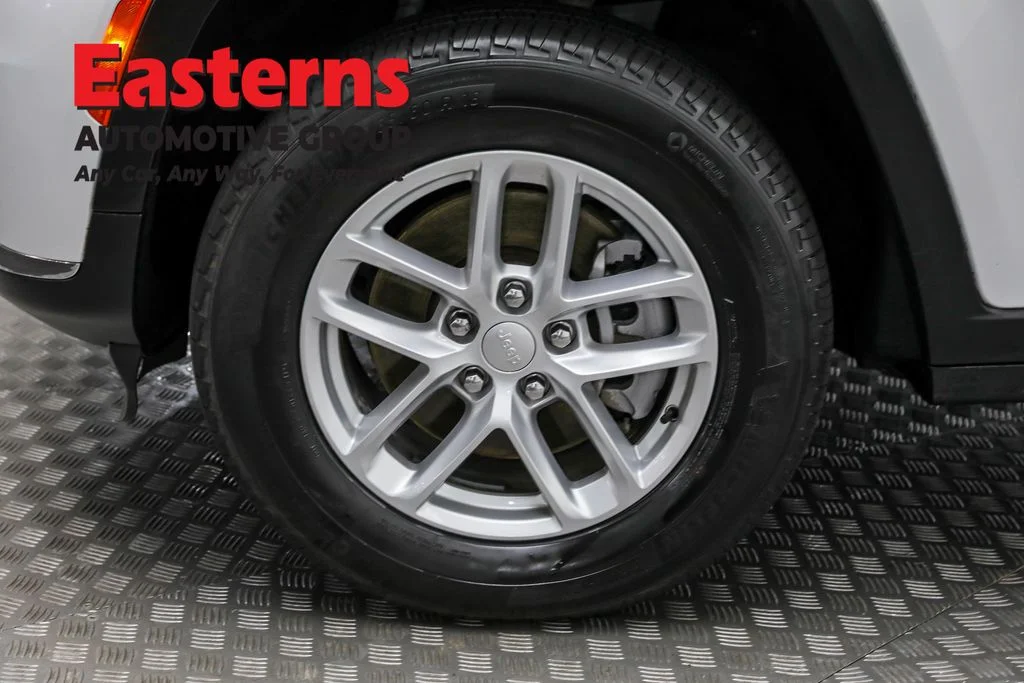 Used 2023 White Jeep Laredo image 33