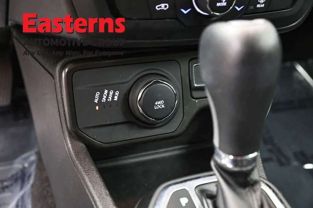 Used 2023 White Jeep Limited image 21