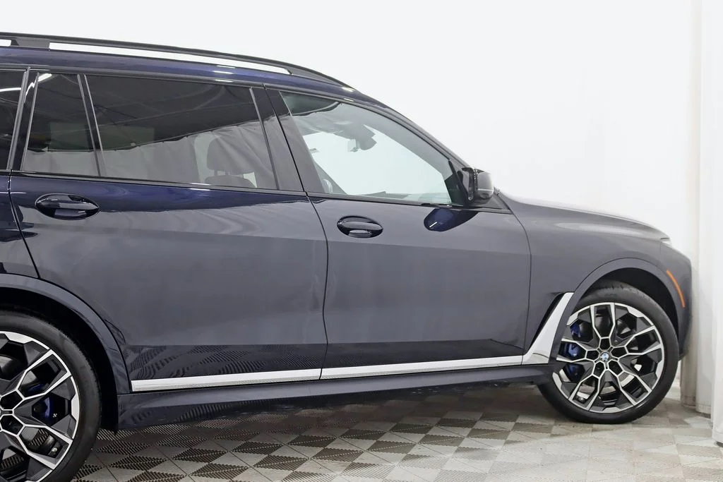 2023 BMW X7 M60i
