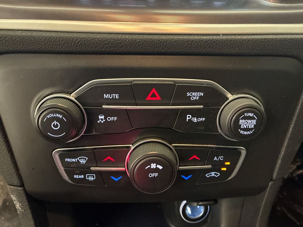 Used 2022 Frostbite Dodge SXT image 19