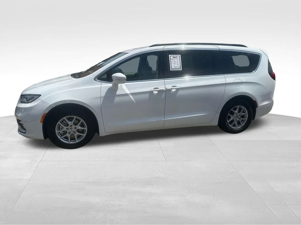 Used 2022 White Chrysler Touring L image 5