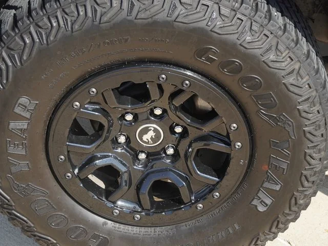 Used 2023 Red Ford Wildtrak image 11
