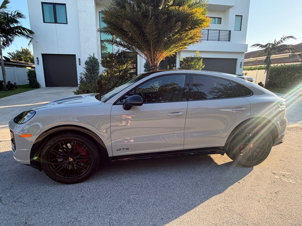 2025 Porsche Cayenne Coup GTS