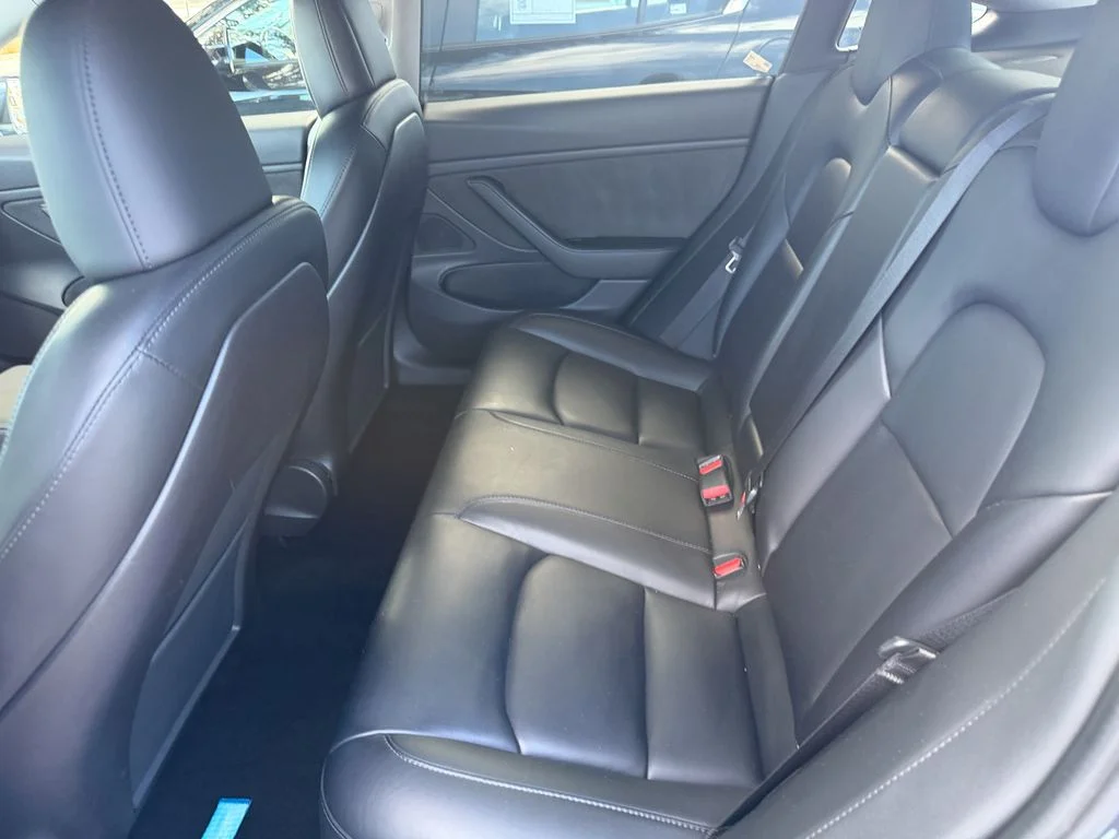 Used 2019  Tesla Long Range image 22