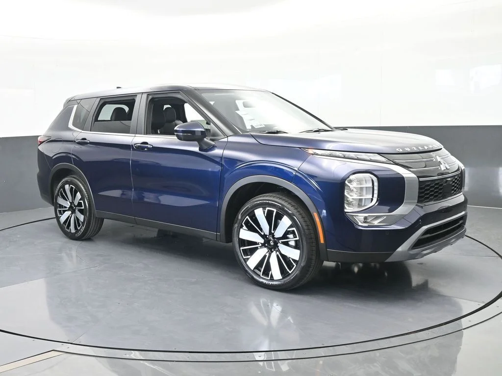 New 2026 Cosmic Blue Metallic Mitsubishi SE image 8