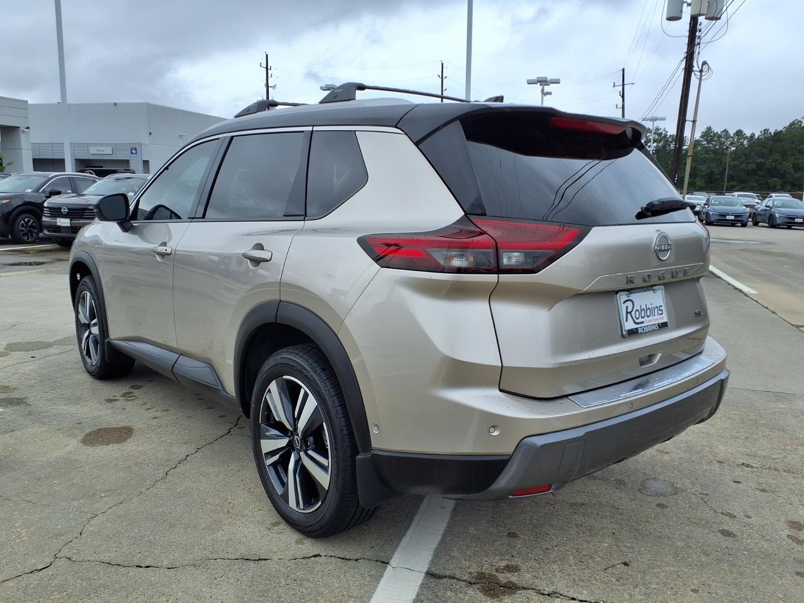 2024 Nissan Rogue SL Silver at Robbins Nissan