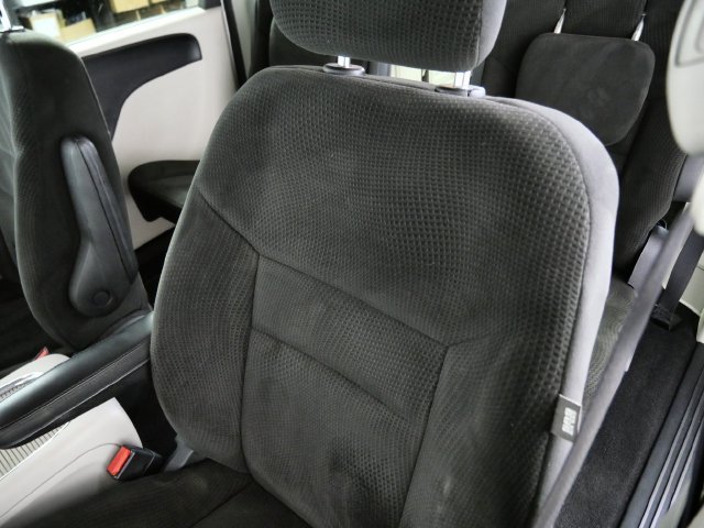 Used 2016 Silver Dodge SXT image 16