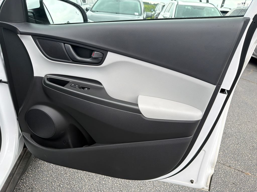 Used 2023 White Hyundai SEL image 14