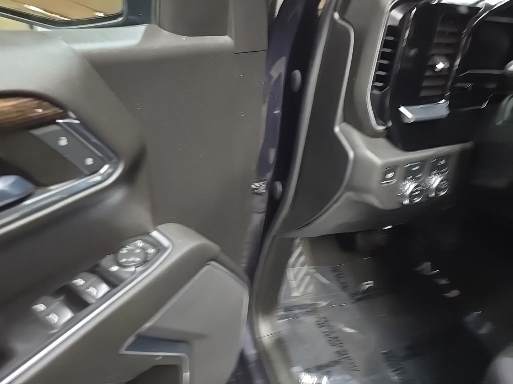 Used 2022 Silver GMC Elevation image 27