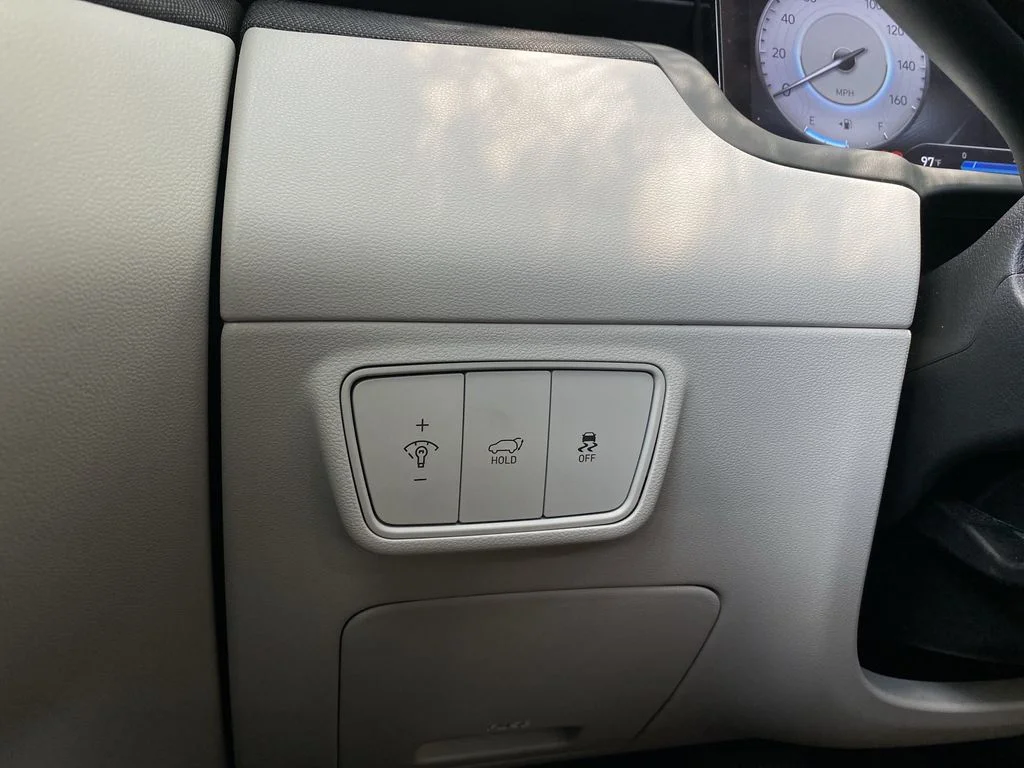Used 2022 Amazon Gray Hyundai Limited image 19