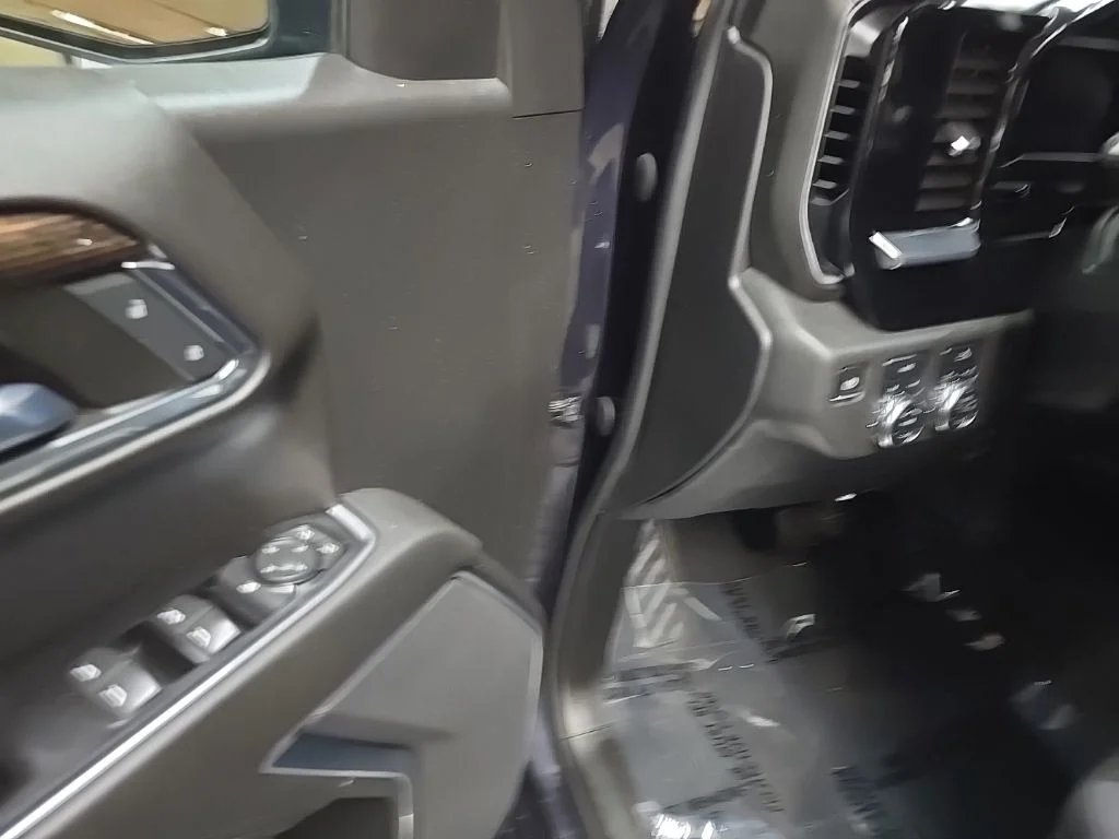 Used 2022 Silver GMC Elevation image 27