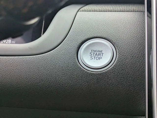 Used 2024 Green Hyundai Limited image 30