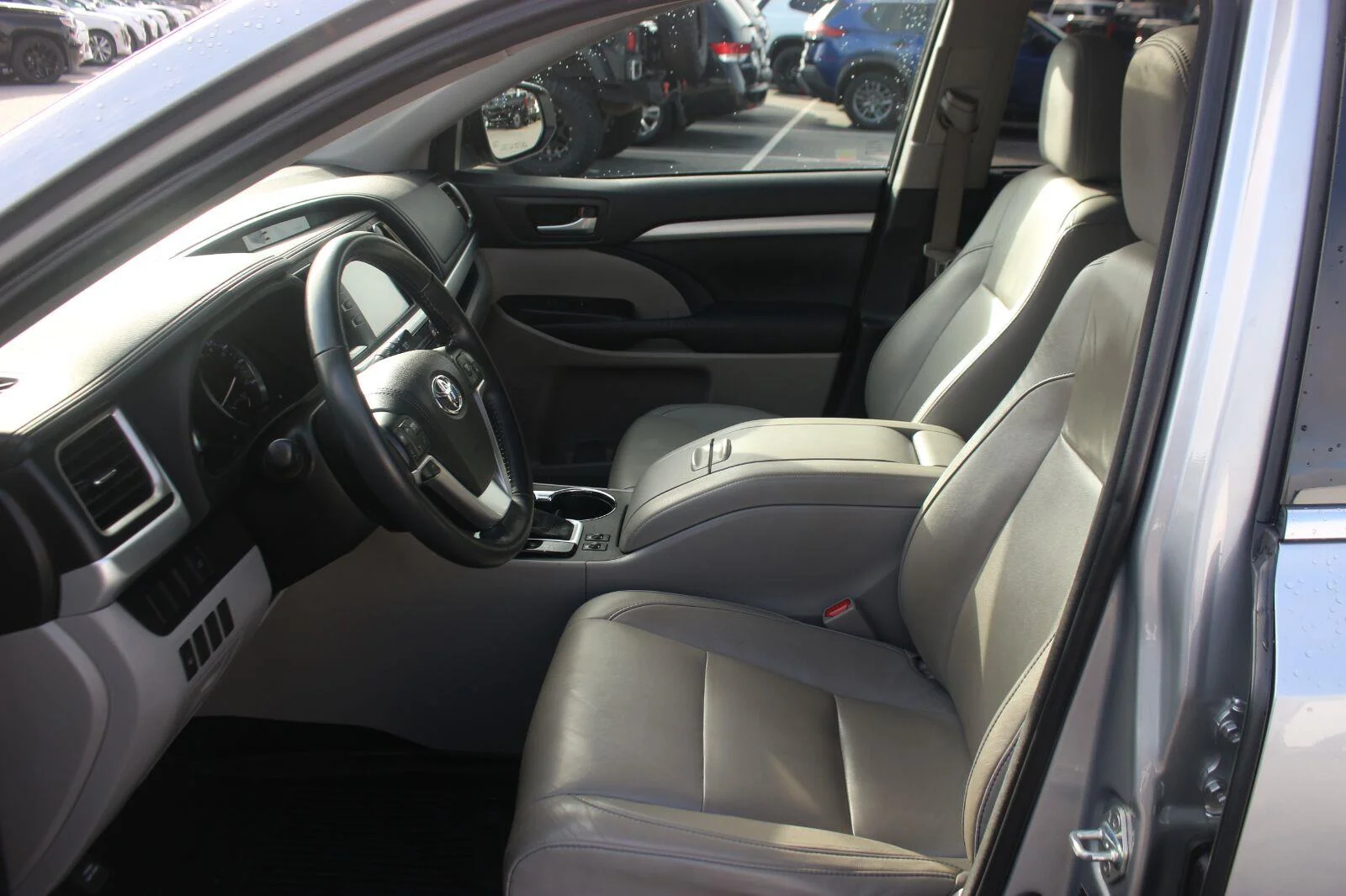 Used 2015 Silver Sky Metallic Toyota XLE image 14