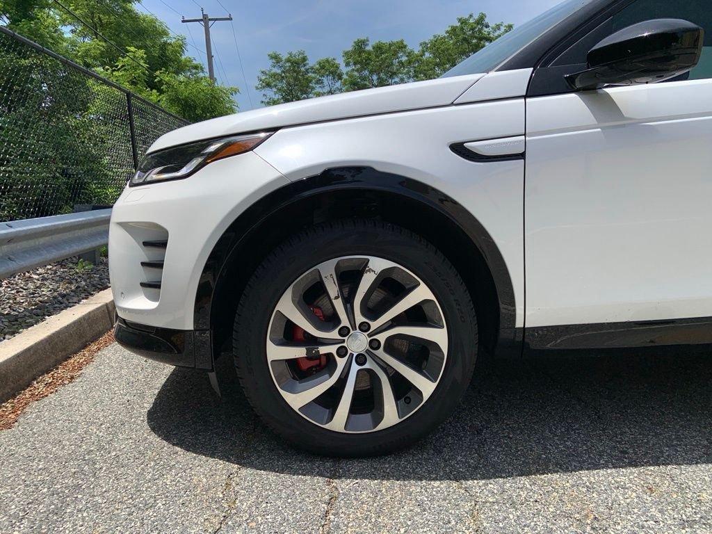 Used 2024 White Land Rover SE image 11