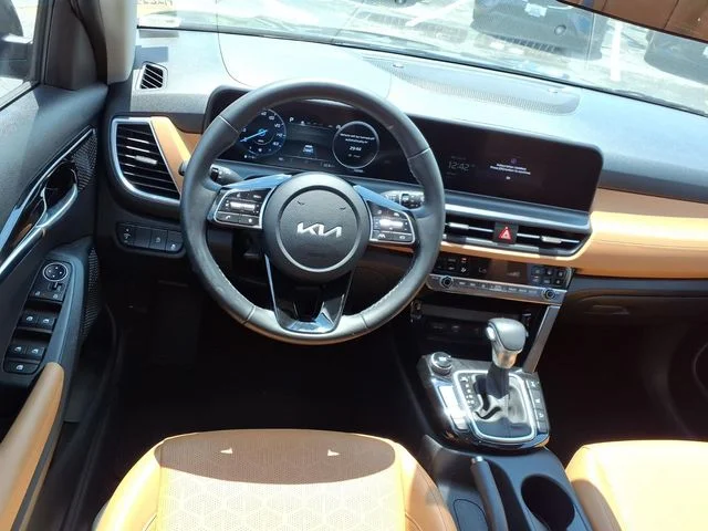 Used 2024 Gray Kia EX image 4