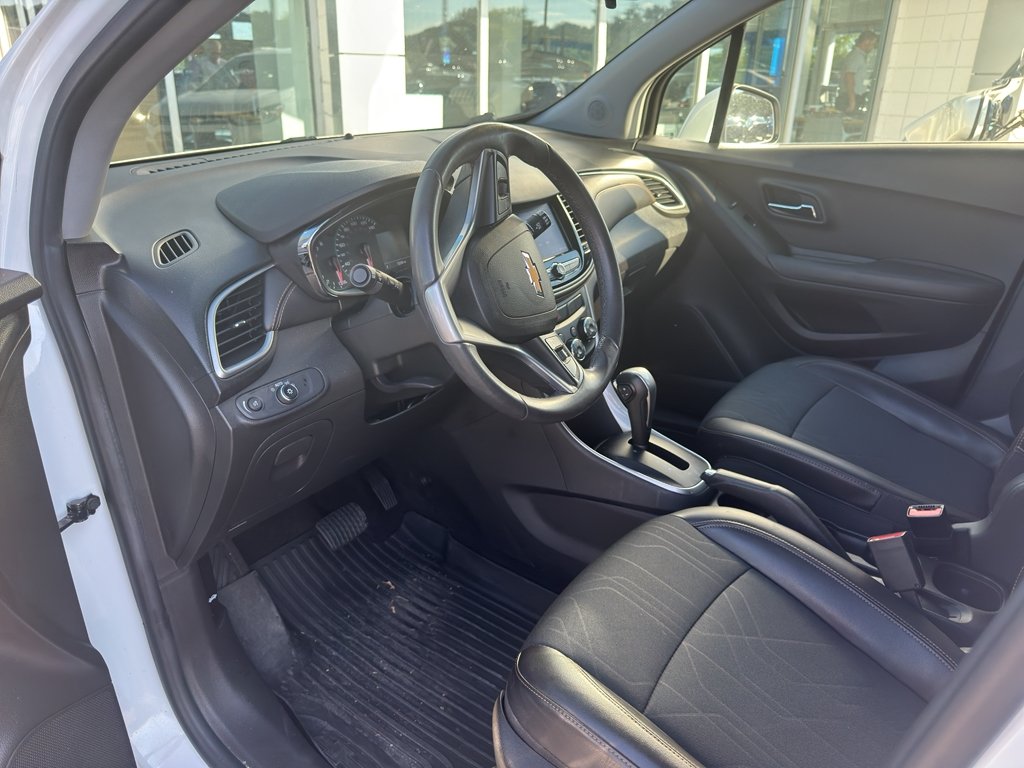 Used 2020 SUMMIT WHITE Chevrolet LT image 8
