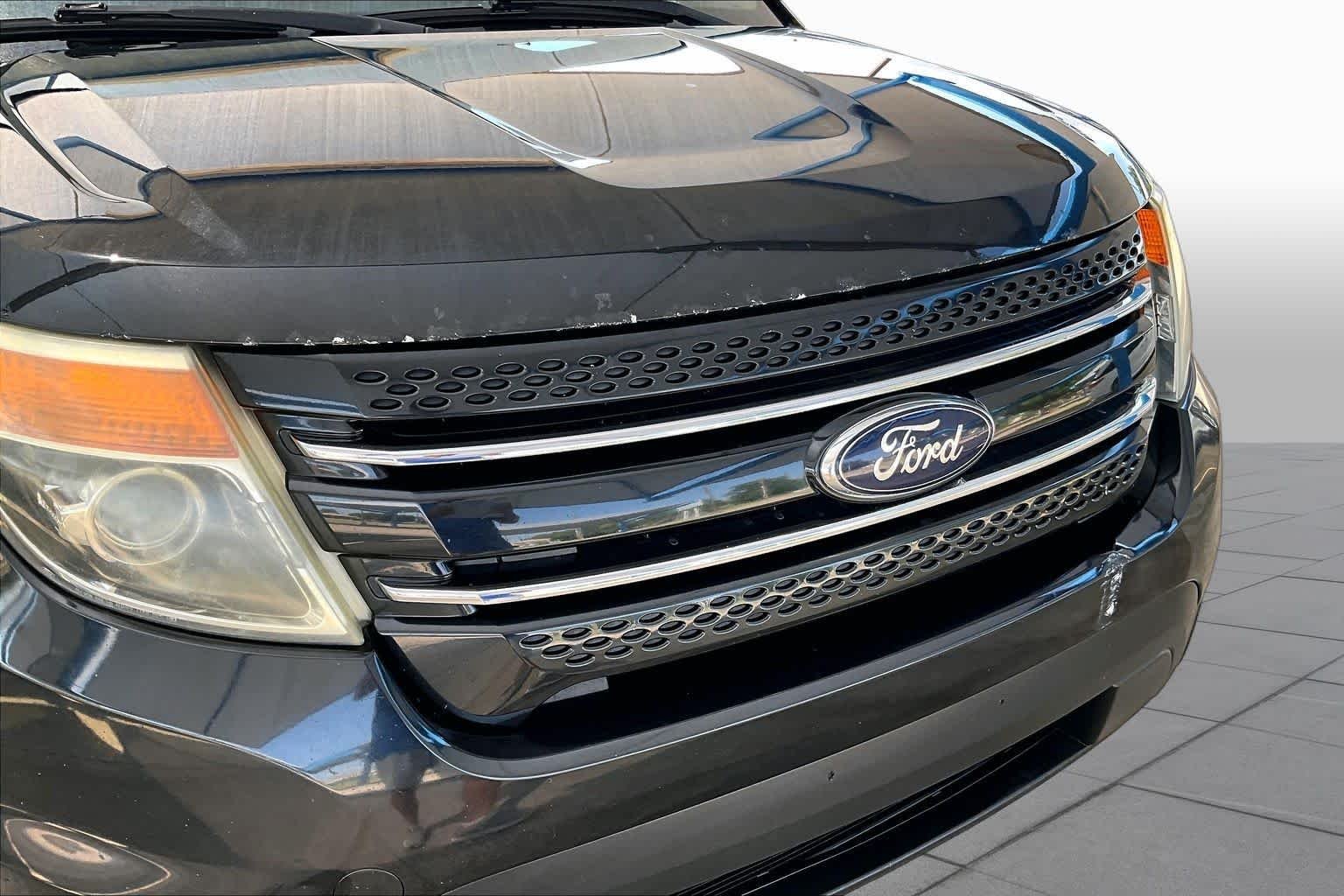 Used 2014 Tuxedo Black Metallic Ford Limited image 30