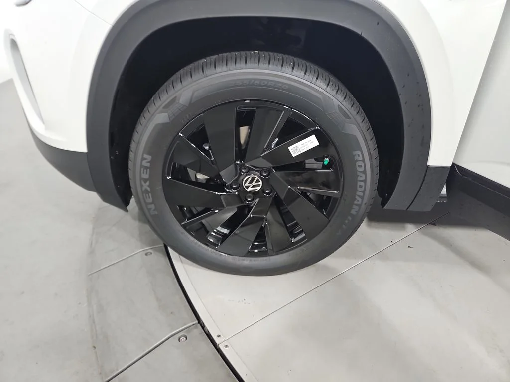 New 2026 White/off-white Volkswagen 2.0T SE w/Technology image 25