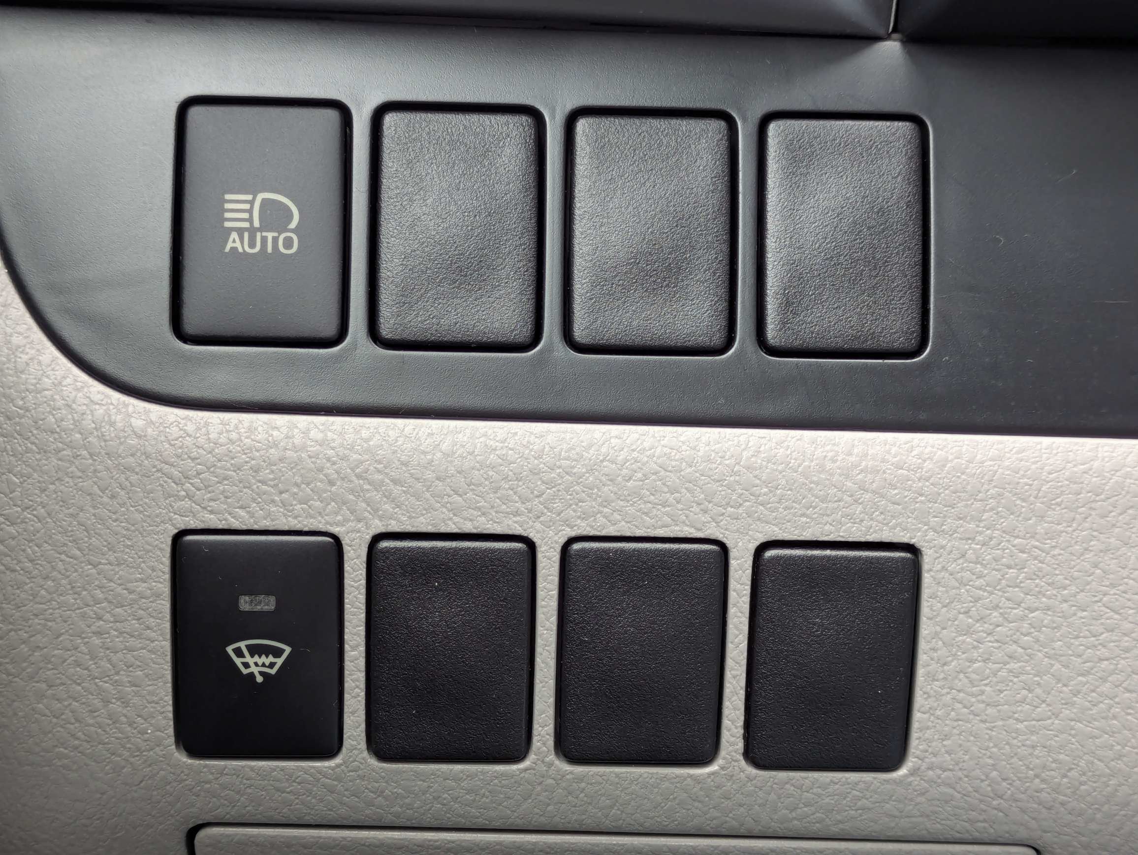Used 2019 Alumina Jade Metallic Toyota LE image 27