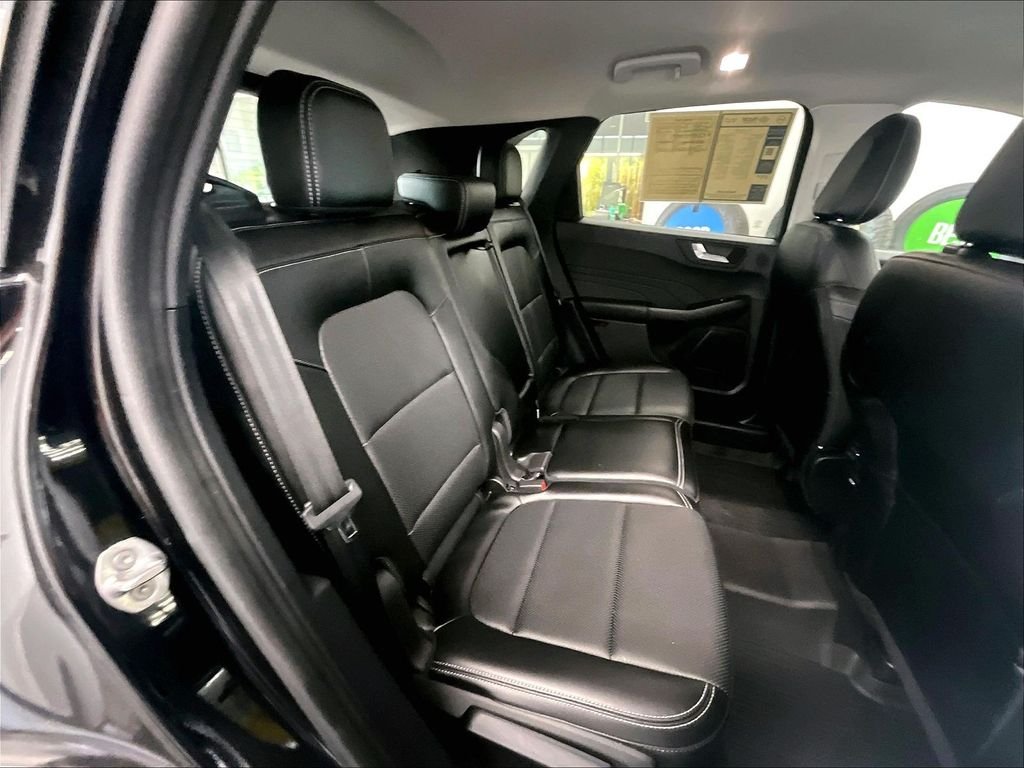 Used 2022 Black Metallic Ford SEL image 16