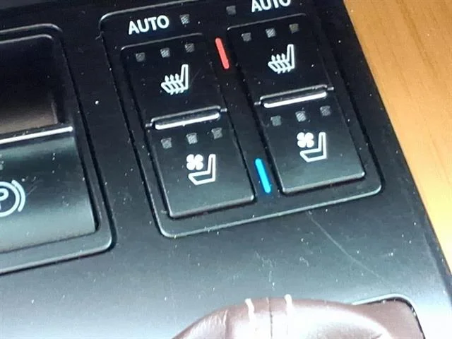 Used 2019 Satin Cashmere Metallic Lexus Base image 6
