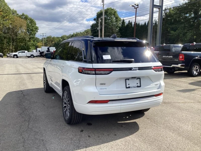 New 2027 Bright White Clearcoat Jeep Summit image 5