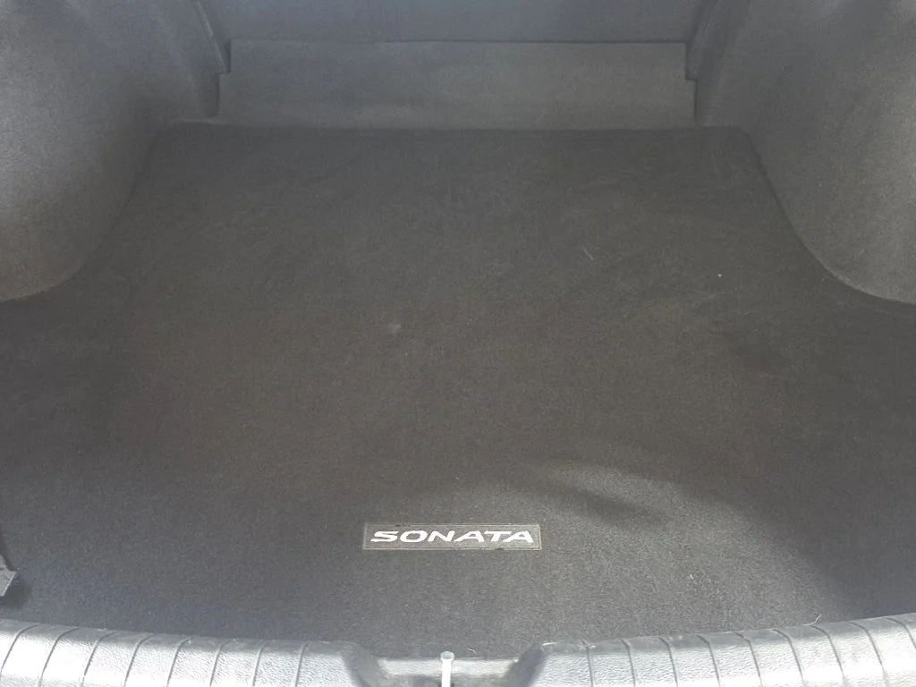 Used 2022 Quartz White Hyundai SEL image 11