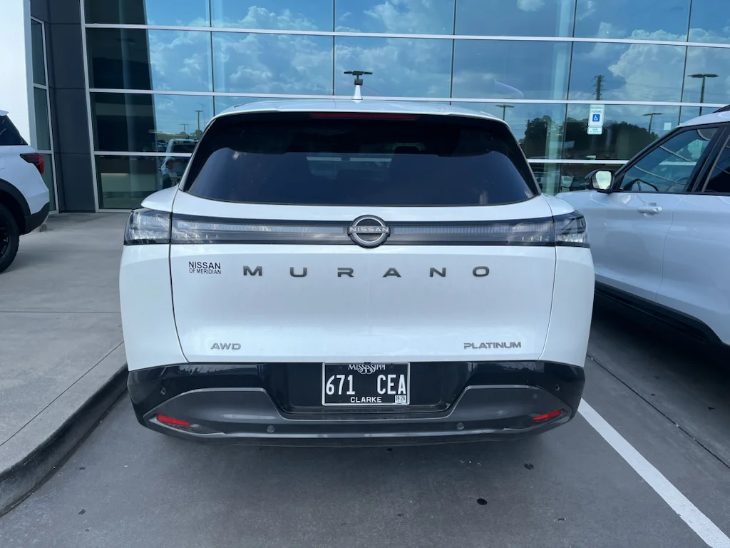 Used 2025 Everest White Pearl Tricoat Nissan Platinum image 3